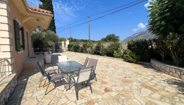 entrance yard 1.jpg